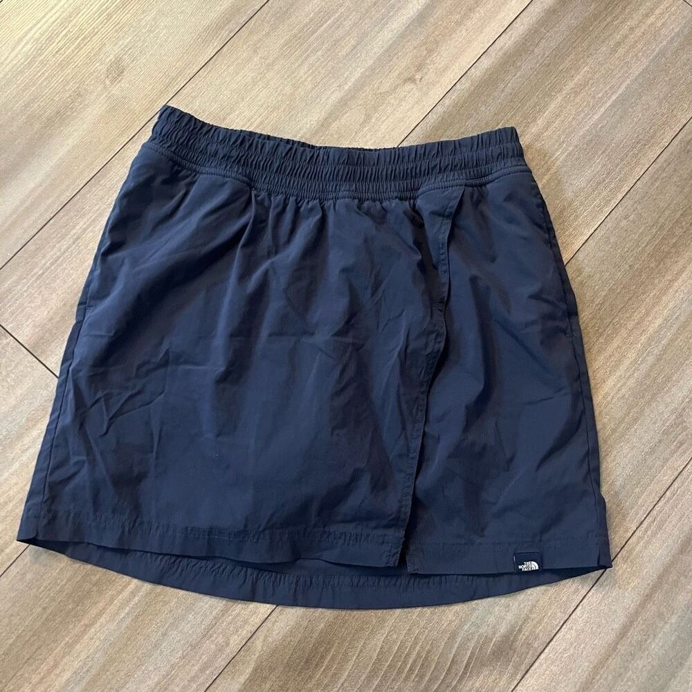 The North Face Womens Navy Blue FlashDry Skort Size Small Skirt Bin N-201
